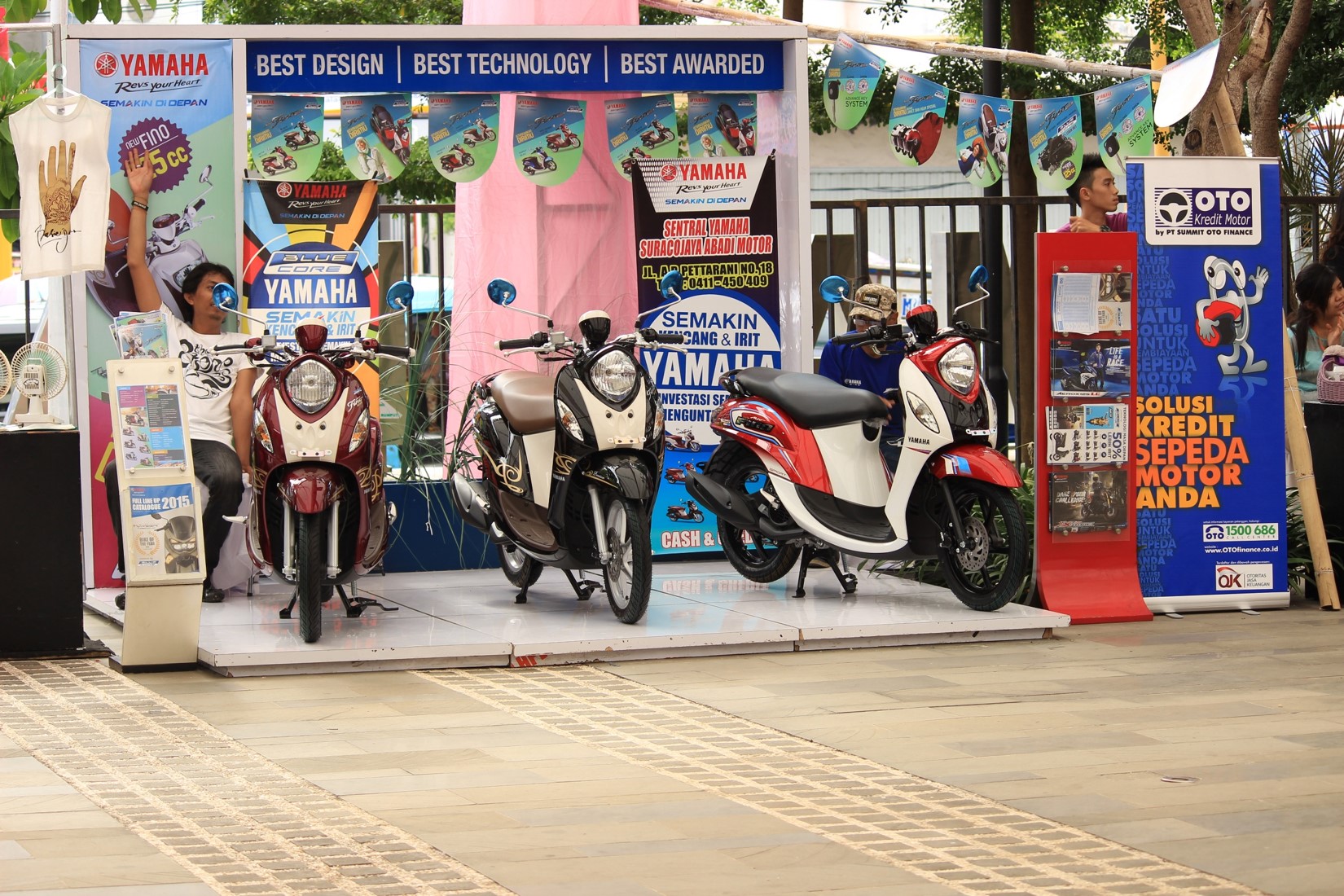 Booth New Fino 125 Blue Core di event launching di Mall Ratu Indah Makassar