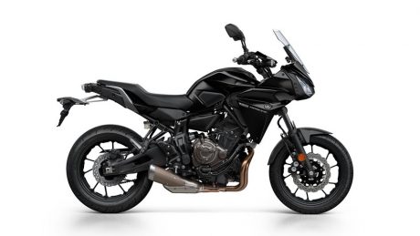 2016-Yamaha-MT07TR-EU-Tech-Black-Studio-002