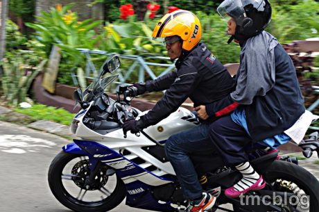 CBR150R-R15-tandem-8