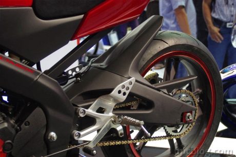 swingarm-R15
