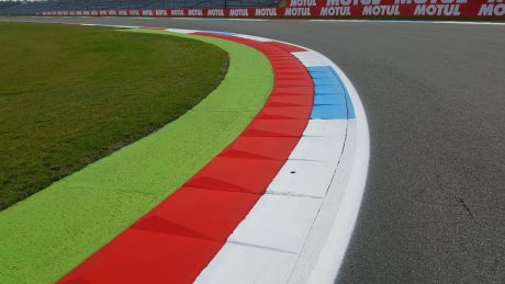 assen-final-chicane7-crash-net