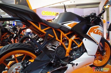 2016-ktm-rc200-023
