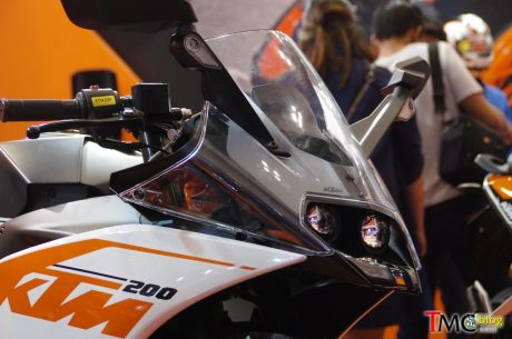 2016-ktm-rc200-028