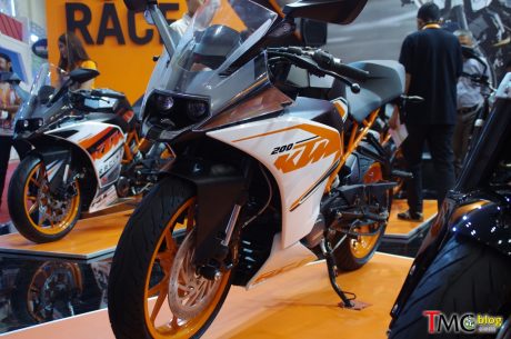 2016-ktm-rc200-037
