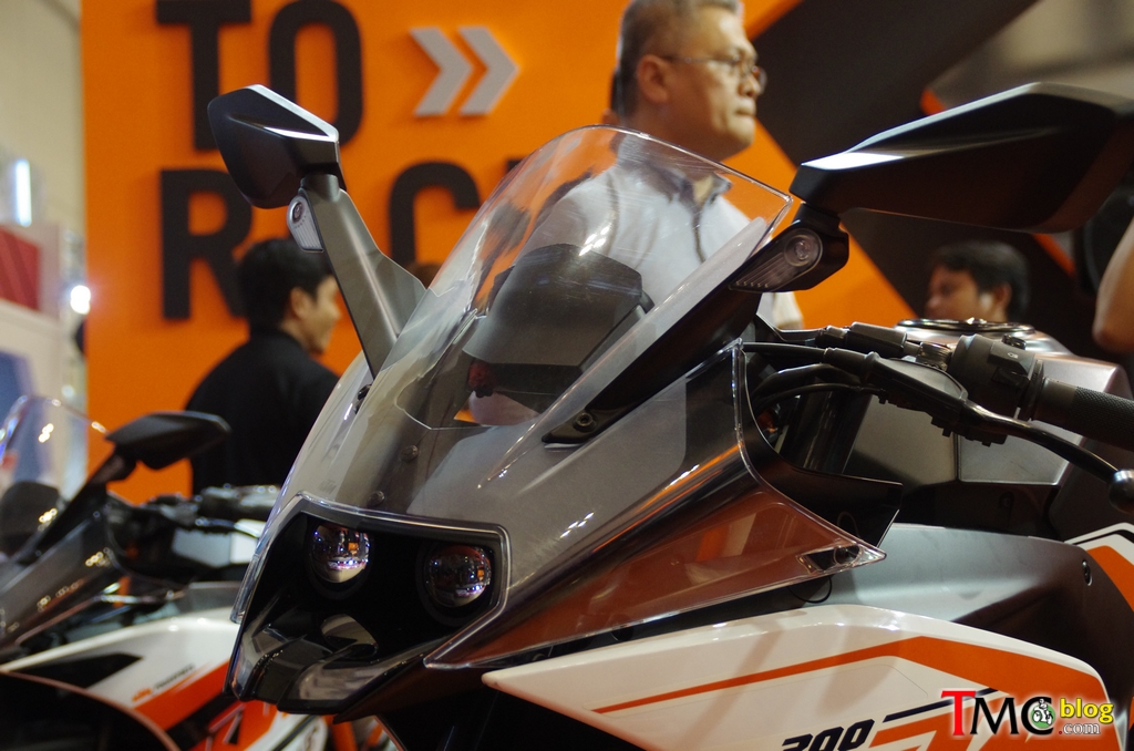 2016-ktm-rc200-040