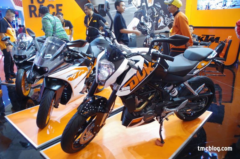 KTM-DUKE-200-2016-01