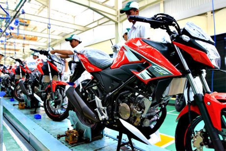 New-Honda-CB150R-RacingRed1