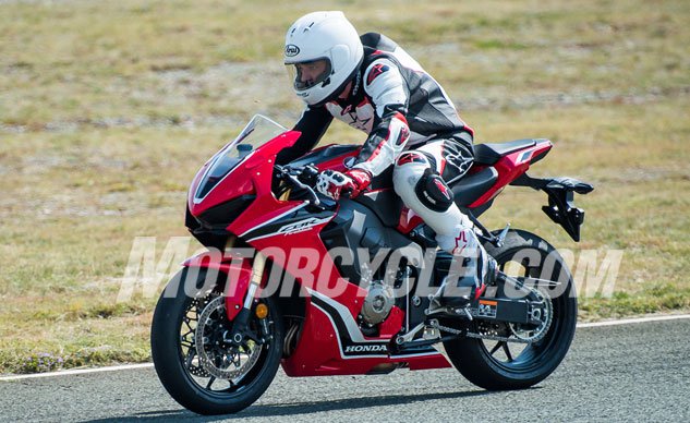 091416-2017-honda-cbr1000rr-spied-f