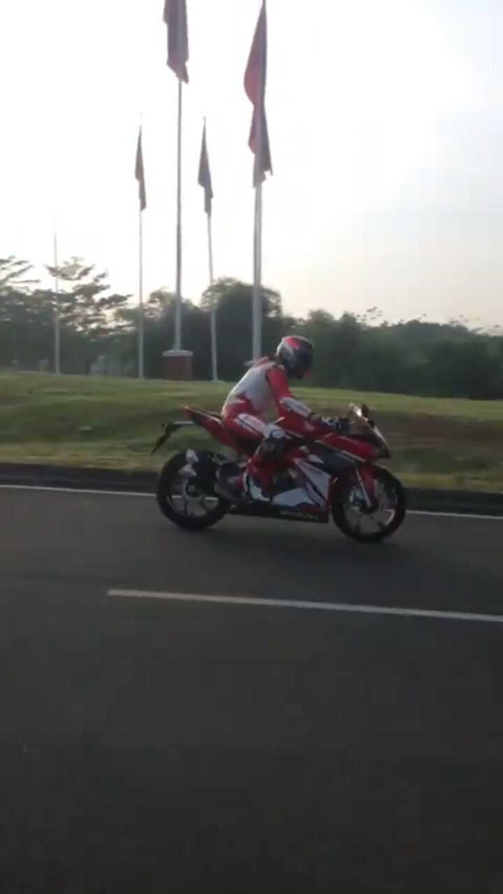 IklanCBR250RR2