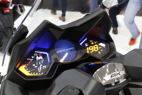kymco-550-10