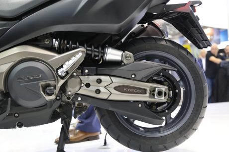 kymco-550-17