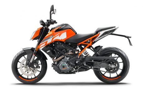 159737_ktm-duke-250-90-degree-left-my-2017-studio