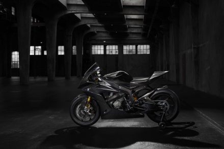 2017-bmw-hp4-race-high-resolution-photos-02