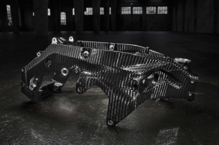 2017-bmw-hp4-race-high-resolution-photos-05