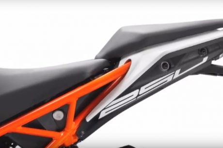 2017-ktm-250-duke-25