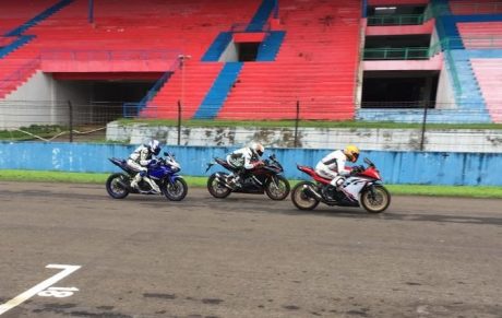 pebalap-trick-star-test-ride-cbr250rr-vs-ninja-250-vs-r25-4