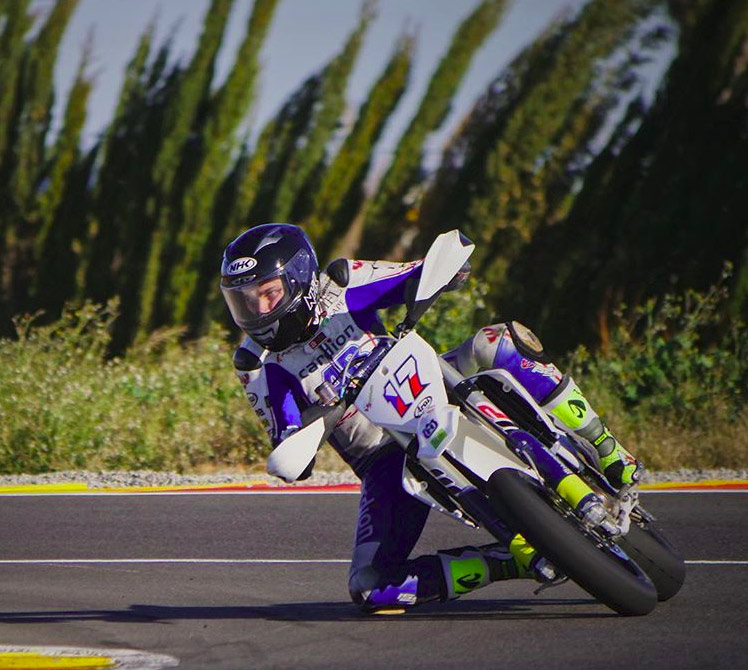 Karel Abraham latihan supermoto Pakai NHK  . . . Kompetisi KYT VS NHK naik level ke MotoGP 2018 ?