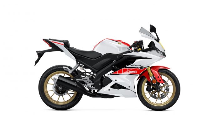 2022_YAM_YZF-R125SV_EU_BWCM_STU_002_03_preview
