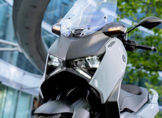 New XMAX Tech MAX & Tech MAX+ 2025 Hadir Dengan Electric Adjustable Windscreen