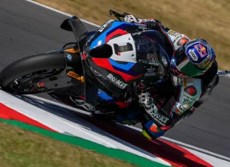 TOPRAK RAZGATLIOGLU Memenangkan Race 1 WSBK Donington Park 2025