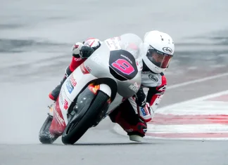 Mengarungi “Roller Coaster” Basah: Veda Ega Pratama Tembus 7 Besar di H2 Tes Portimao